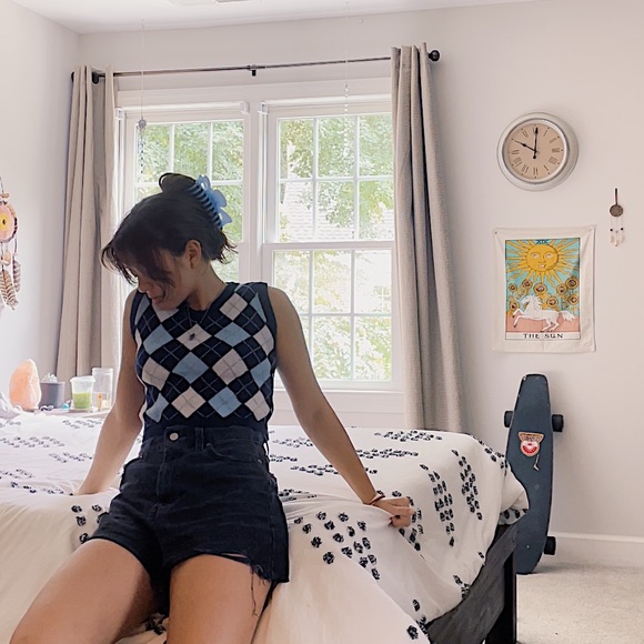 Cropped Sweater Vest🌚 - Picture 2 of 4